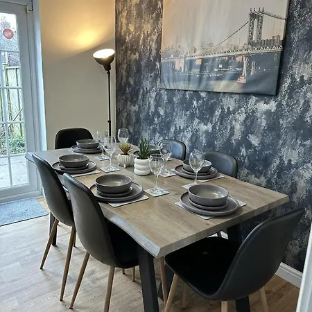 6 Stephenson Way * York
